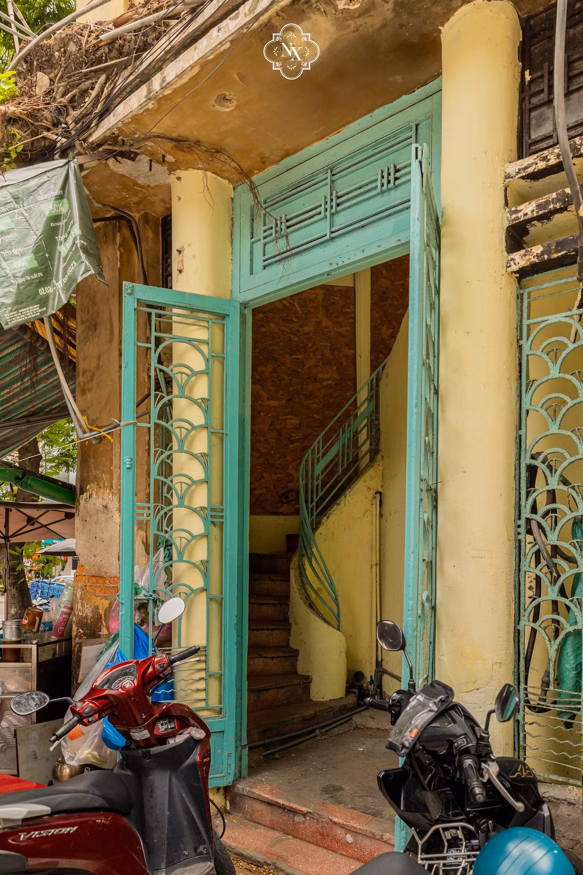 Hai tầng trên vẫn là nơi sinh sống của con cháu gia tộc Nguyễn Văn Hảo. Ảnh: FB Nguyễn Xuân