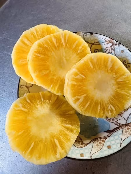 Dứa mật Pu Lau còn được mệnh danh là "vua của các loại dứa" nhờ hương vị đặc biệt. Ảnh: Facebook