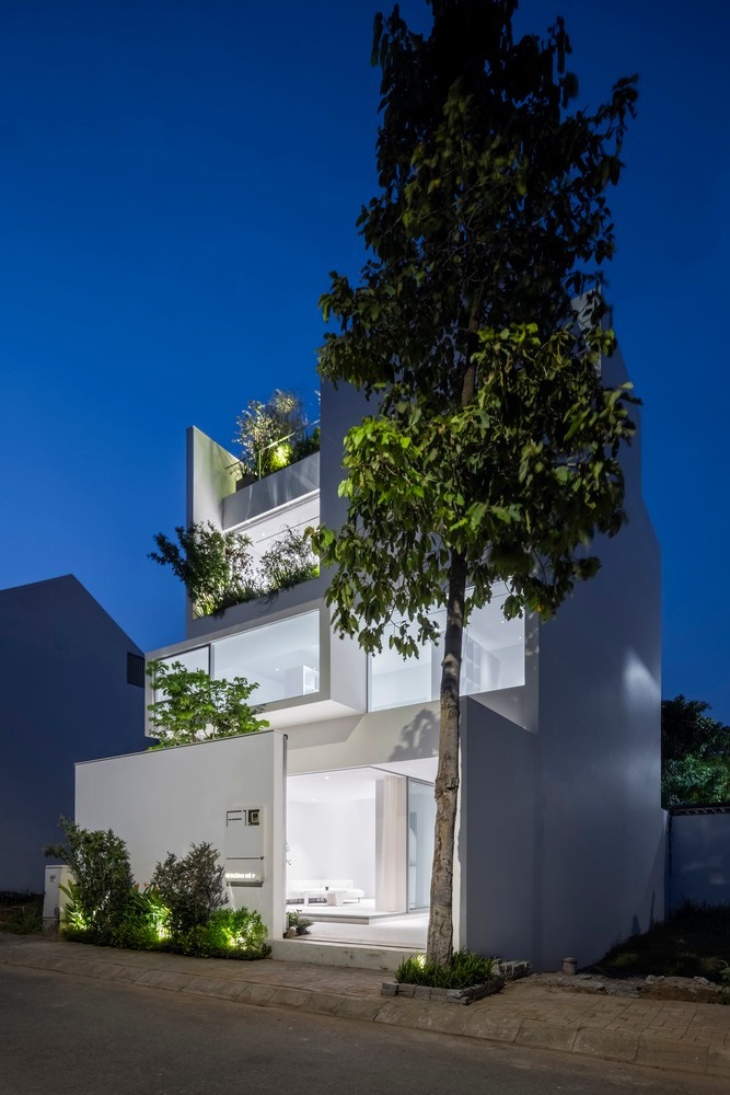 Sân thượng dành cho việc trồng rau và cây ăn quả. Ảnh: Hirouyki Oki