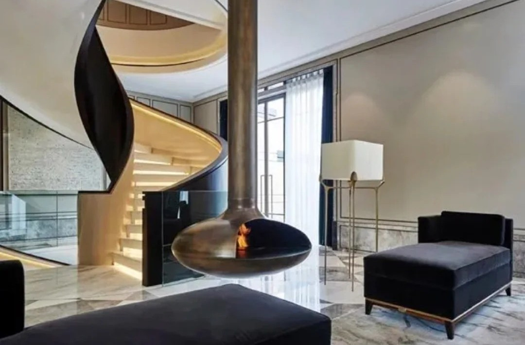 Cầu thang xoắn ốc cũng là điểm nhấn trong căn nhà của Phạm Băng Băng. Ảnh: Weibo