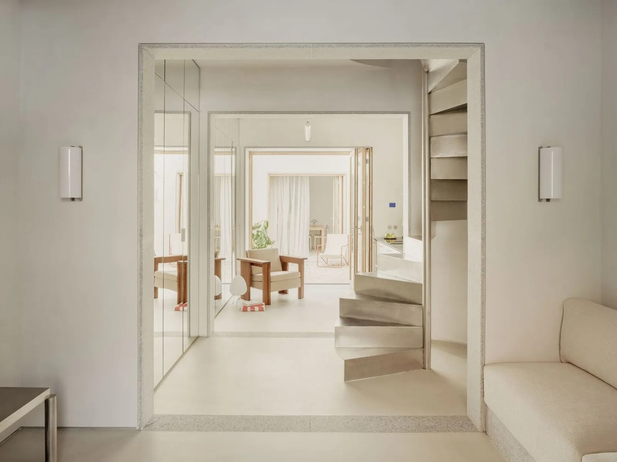 Những không gian nội thất nhẹ nhàng, thư thái tiếp tục được ưa chuộng, đặc biệt là những không gian được xây dựng dựa trên gam màu trung tính dịu nhẹ và sự phối hợp các sắc độ khác nhau. Ảnh: Luis Díaz Díaz