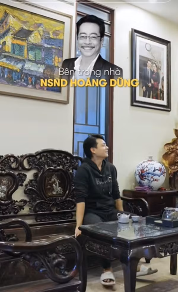Mới đây, Hoàng Triều Dương – con trai cố NSND Hoàng Dũng, bất ngờ chia sẻ đoạn clip ghi lại không gian sống của gia đình, thu hút sự chú ý của khán giả. Ảnh chụp màn hình