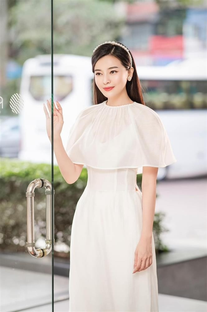 Cao Thái Hà là gương mặt quen thuộc của màn ảnh Việt qua những vai diễn cá tính và sắc sảo. Ở tuổi 35, người đẹp vẫn độc thân và không công khai mối quan hệ tình cảm nào. Ảnh: FBNV