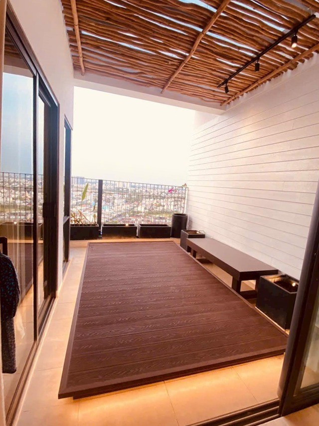 Sân thượng rộng rãi, có tầm view đẹp để ngắm cảnh thành phố. Ảnh: FBNV