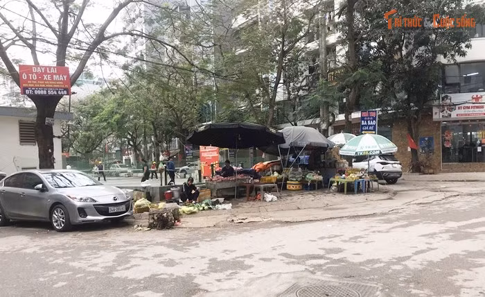 Một khu chợ cóc khác tại khu vực Hà Đông không nằm trong danh sách.