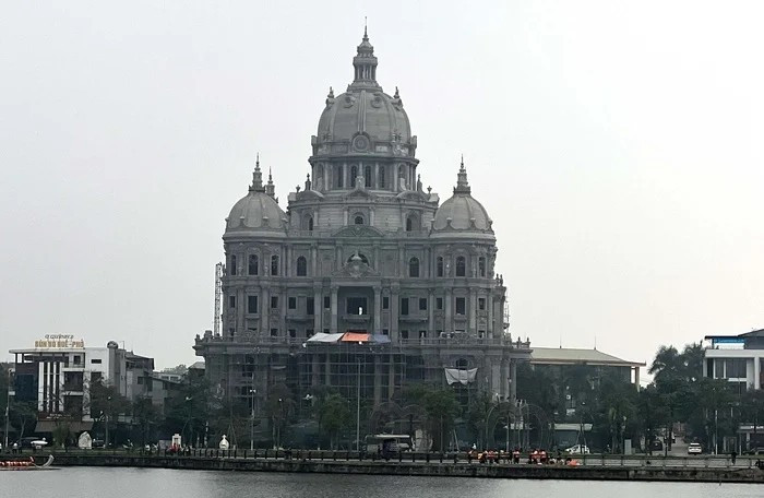 Lâu đài Hải Linh ở Phú Thọ được xem là lớn bậc nhất cả nước. Khởi công từ năm 2019, công trình này đến nay vẫn chưa hoàn thiện. Ảnh: Vietnamfinance