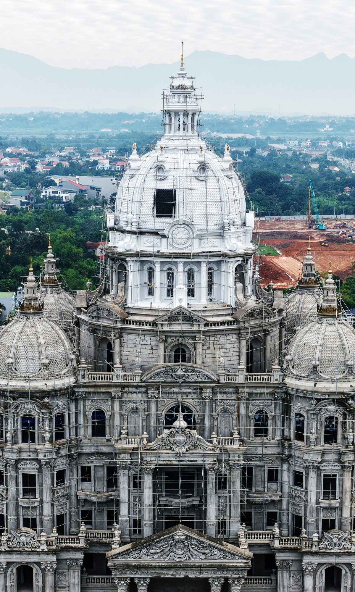 Tòa lâu đài có tổng diện tích sàn xây dựng khoảng 18.000m2. Ảnh: Vietnamnet