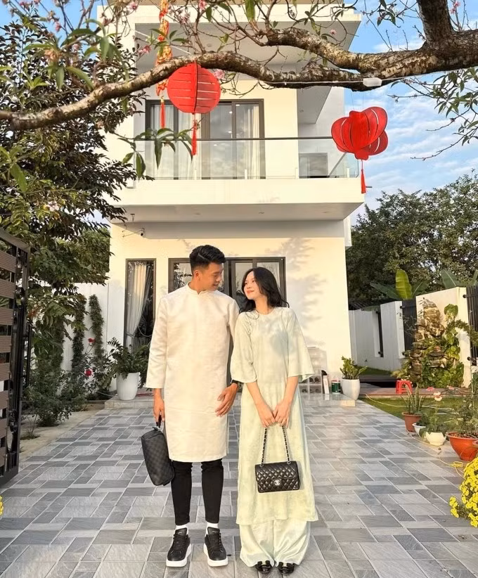 Ngoài căn biệt thự ở Hà Nội, vợ chồng Thành Chung còn xây một ngôi nhà hai tầng khang trang ở quê nhà Tuyên Quang. Ảnh: FBNV