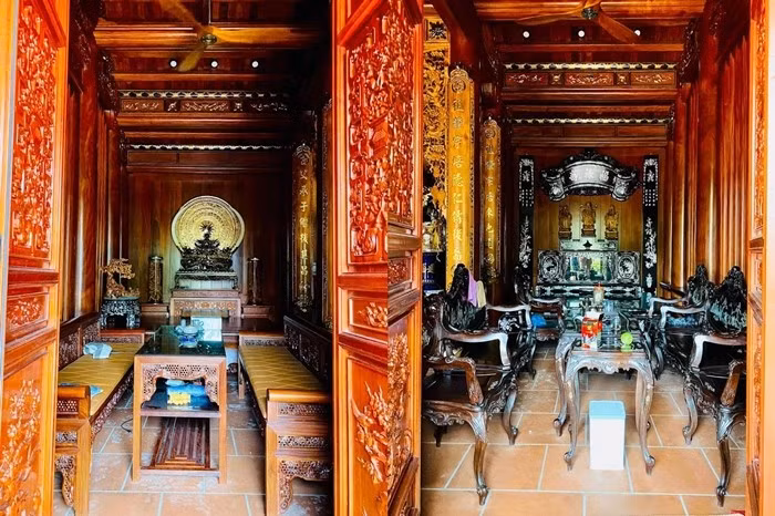 Không gian tiếp khách và hội họp của gia đình được bố trí tại 2 gian bên cạnh. Ảnh: Happynest