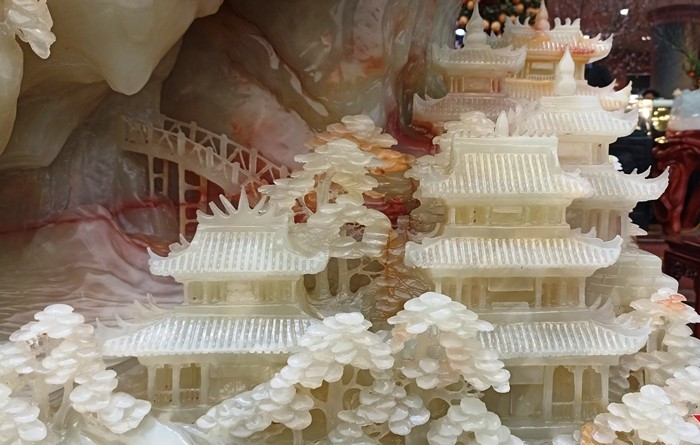 Hiện tại, bức tranh "Sơn Thủy" đang được đơn vị rao bán 3,8 tỷ đồng. Ảnh: Vietnamnet