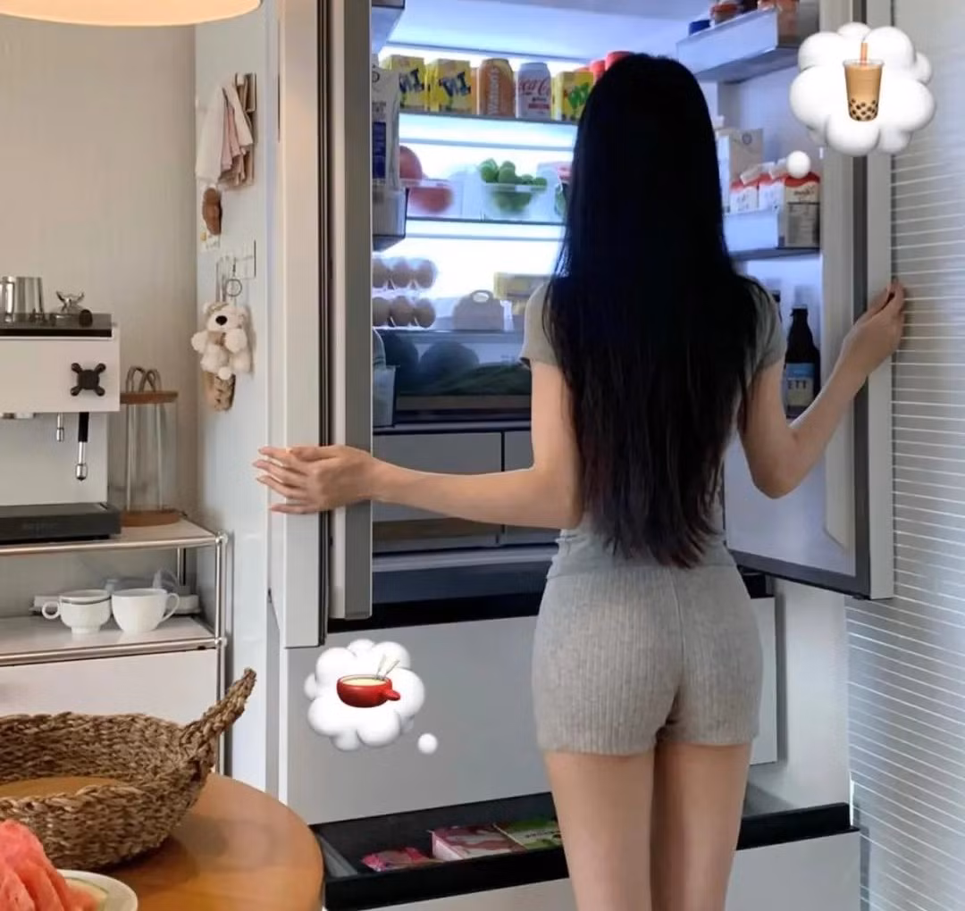 Căn hộ vỏn vẹn 14m2 của cô gái trẻ ở Hong Kong (Trung Quốc) thu hút sự quan tâm của cộng đồng mạng bởi cách sắp xếp tiện nghi bất ngờ. Ảnh: post.smzdm