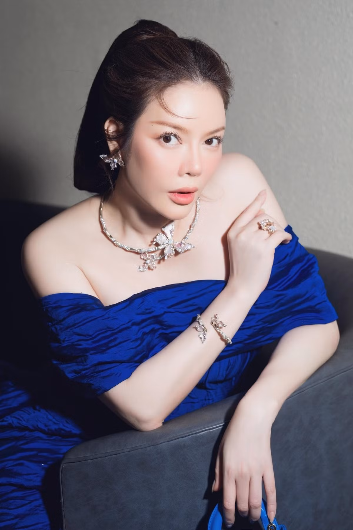 Lý Nhã Kỳ còn được nhiều người gọi là "chị đại kim cương". Ảnh: FBNV