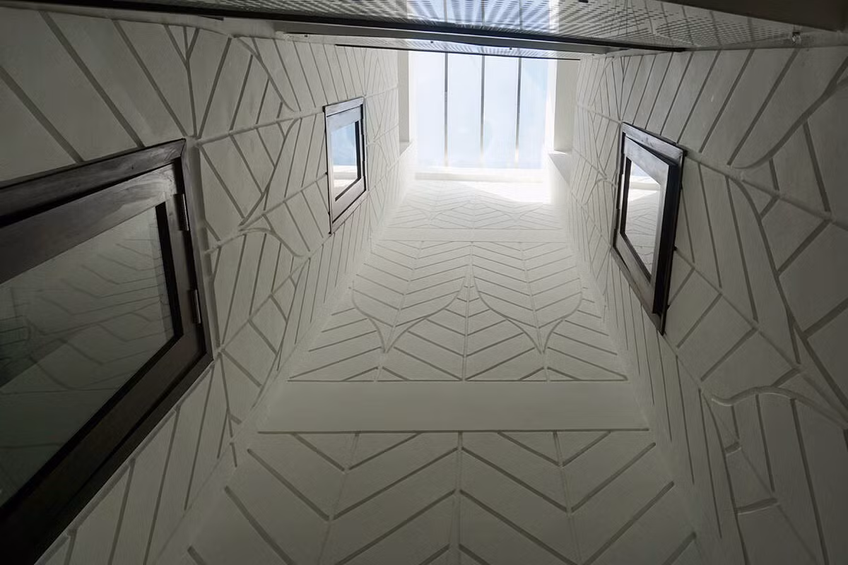 Giếng trời lấy ánh sáng. Ảnh: Lê Quang Bình