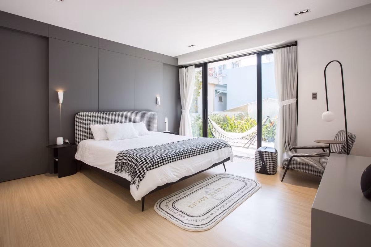 Cả hai không gian đều có ban công hướng về phía Nam đón gió mát. Ảnh: Arch. Tô Hữu Dũng