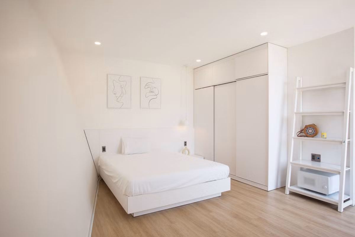 Tầng 3 bao gồm một phòng ngủ nhỏ dành cho con gái và phòng làm việc, may vá cho người vợ ở phía sau. Ảnh: Arch. Tô Hữu Dũng