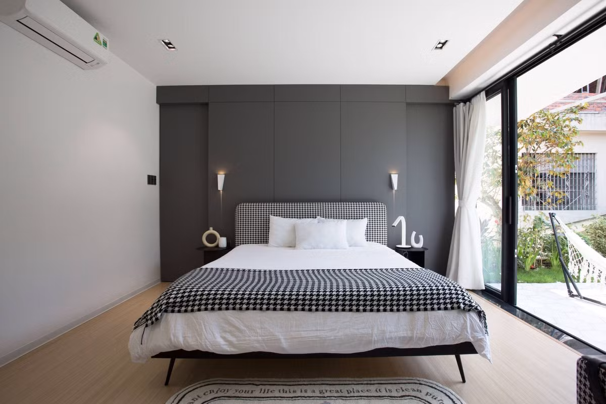 Tầng 2 gồm 2 phòng ngủ, 1 phòng ngủ master lớn và 1 phòng ngủ nhỏ cho cậu con trai. Ảnh: Arch. Tô Hữu Dũng