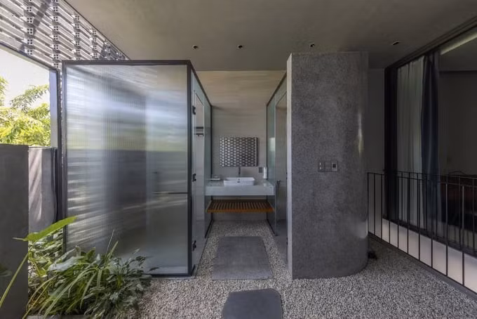 Việc chữa lành tinh thần được thúc đẩy thông qua sự giao thoa của các yếu tố tự nhiên, cho phép các thành viên tận hưởng sự thư giãn ngay trong chính ngôi nhà của mình. Ảnh: Hoàng Lê