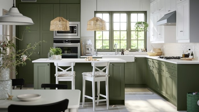 Kết quả là bếp thiếu chỗ cất nồi niêu, gia vị, đồ điện nhỏ. Khi sử dụng lâu dài, đồ đạc buộc phải để trên mặt bếp, phá vỡ sự ngăn nắp và khiến không gian trở nên chật chội. Ảnh: IKEA