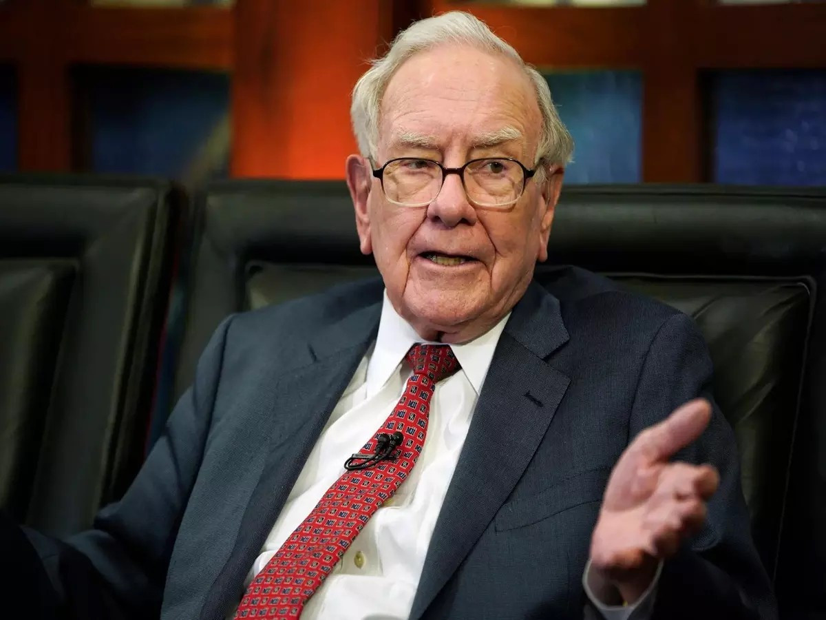 Nhà đầu tư huyền thoại Warren Buffett (95 tuổi) thông báo sẽ từ chức CEO của Berkshire Hathaway cuối năm 2025. Ảnh: The Economic Times