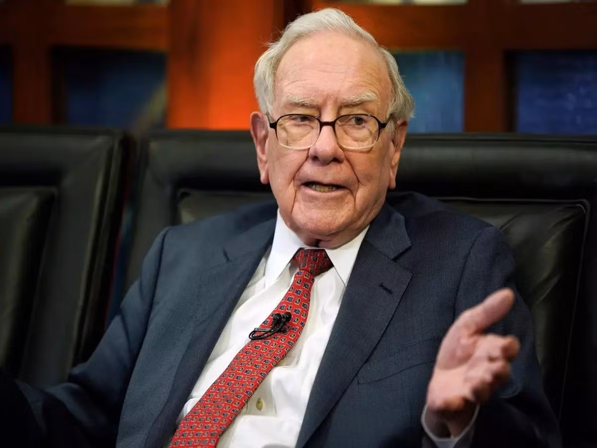 Nhà đầu tư huyền thoại Warren Buffett (95 tuổi) thông báo sẽ từ chức CEO của Berkshire Hathaway cuối năm 2025. Ảnh: The Economic Times