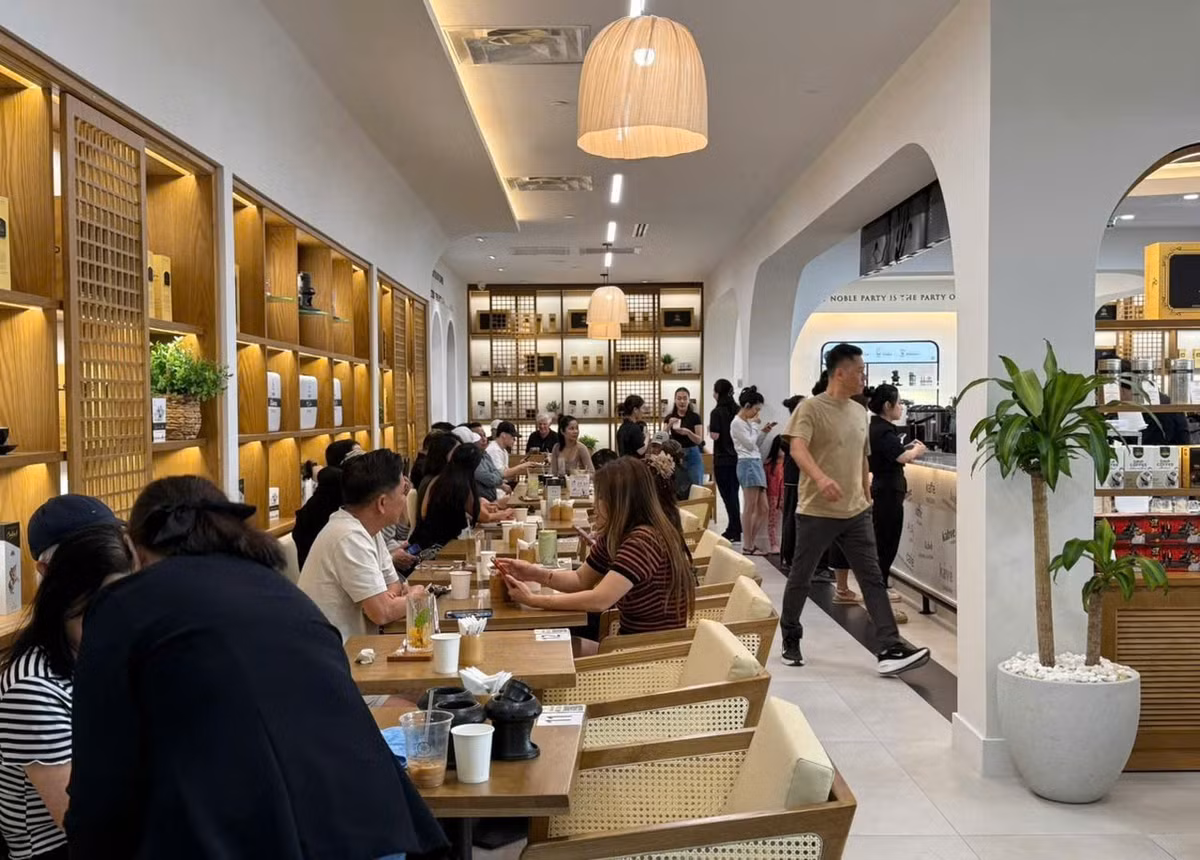 Với 27 cửa hàng tại Trung Quốc, Trung Nguyên hiện có khoảng 37 cửa hàng ở Trung Quốc và Mỹ. Trung Nguyên cũng có kế hoạch tăng nhanh số lượng điểm bán, hướng tới 130 cửa hàng ở Trung Quốc và 100 cửa hàng tại Mỹ; nhằm đạt mục tiêu 1.000 cửa hàng khắp thế giới trong tương lai. Ảnh: FB Trung Nguyên Legend