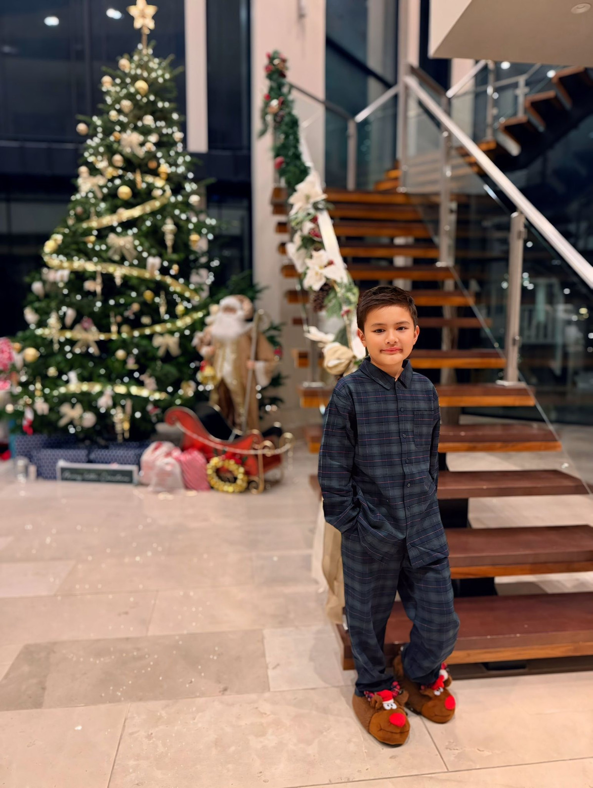 Đây là không gian được đầu tư kỹ lưỡng nhất, nơi cả gia đình và khách mời chụp ảnh kỷ niệm trong dịp lễ. Ảnh: Thuy Tien Mfas