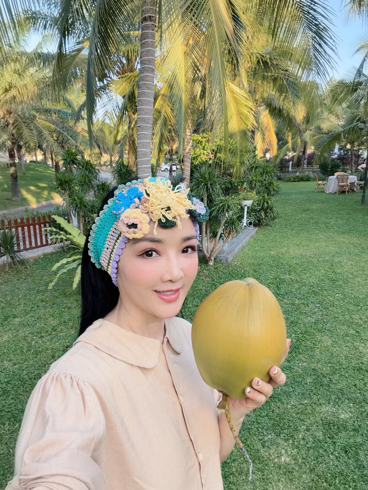 Hoa hậu Giáng My (đăng quang Hoa hậu Đền Hùng 1992) thường được mệnh danh là "Hoa hậu không tuổi" nhờ nhan sắc trẻ trung bất chấp thời gian. Giáng My còn được gọi là "Hoa hậu độc nhất vô nhị" hay "Hoa hậu chưa có người kế vị" vì cuộc thi cô đăng quang chỉ tổ chức một lần duy nhất trong lịch sử. Ảnh: FBNV