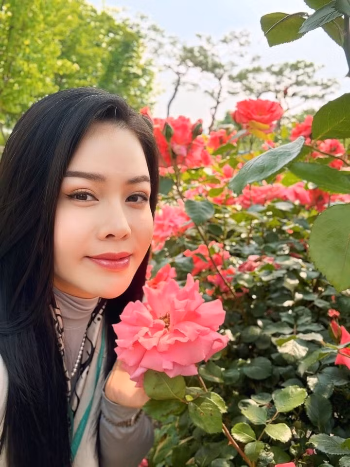 Ở tuổi 40, Nhật Kim Anh xây dựng cho mình sự nghiệp vững chắc cùng khối tài sản đồ sộ. Nữ ca sĩ hiện sống cùng con gái trong biệt thự 220m2 tại TP HCM. Ảnh: FBNV