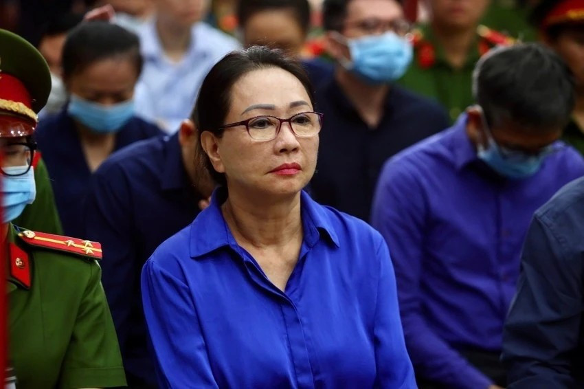 Mới đây, hai chiếc túi xách Hermès bạch tạng bà Trương Mỹ Lan từng xin HĐXX trả lại để làm kỷ niệm đã bị Thi hành án dân sự TP HCM cưỡng chế kê biên nhằm bảo đảm thi hành án trong vụ Vạn Thịnh Phát. Ảnh: Plo