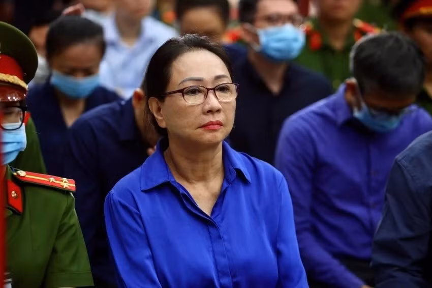 Mới đây, hai chiếc túi xách Hermès bạch tạng bà Trương Mỹ Lan từng xin HĐXX trả lại để làm kỷ niệm đã bị Thi hành án dân sự TP HCM cưỡng chế kê biên nhằm bảo đảm thi hành án trong vụ Vạn Thịnh Phát. Ảnh: Plo