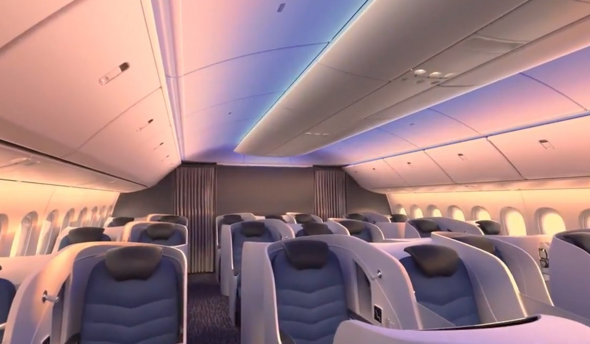 Cabin của Boeing 777 rộng rãi và thoải mái, được cải tiến từ 787 Dreamliner. Ảnh: Boeing