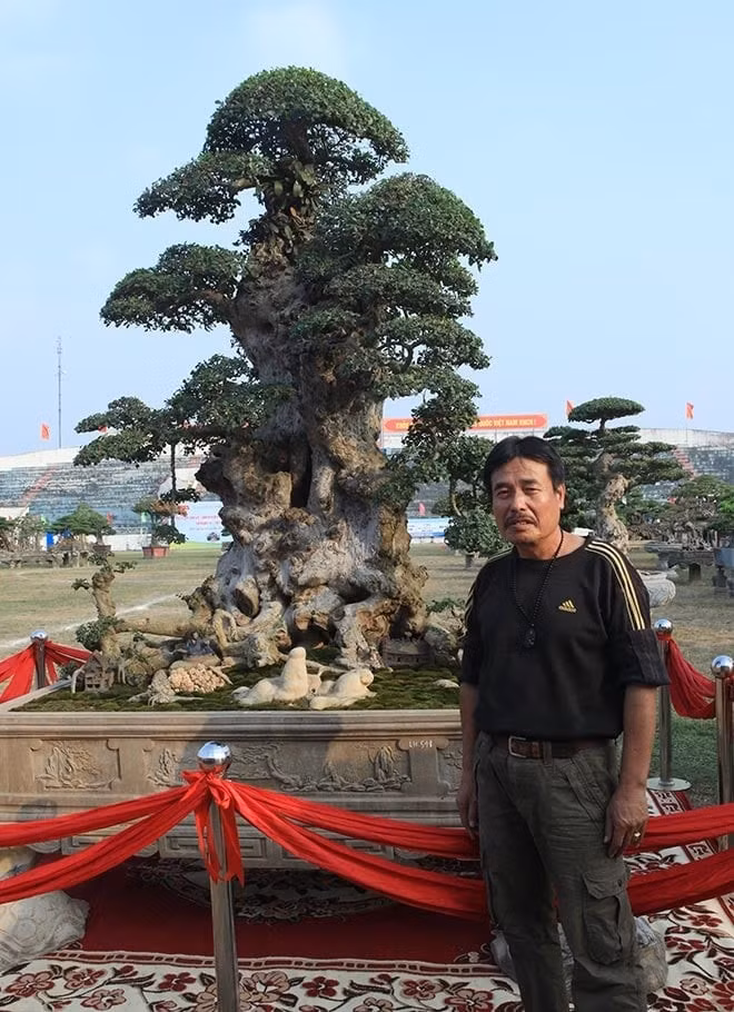 Không chỉ mất khá nhiều công chăm sóc, tạo thế bonsai, cây duối còn quý hiếm bởi có tuổi đời ngót nghét 1.000 năm. Ảnh: Dân Việt