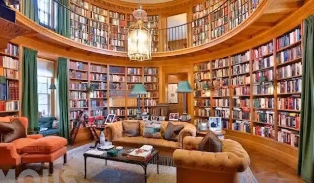 Thư viện đồ sộ là giấc mơ của những người đam mê sách. Ảnh: Famous Entertainment trên YouTube