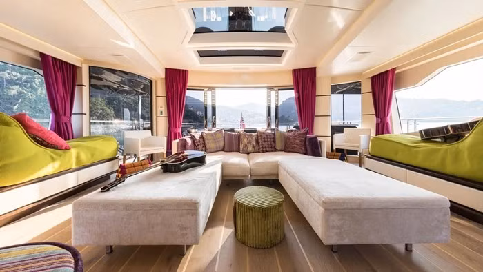 Nội thất bên trong mang đậm nét Trung Đông với tầm nhìn toàn cảnh đại dương. Ảnh: Jeff Brown/Breed Media