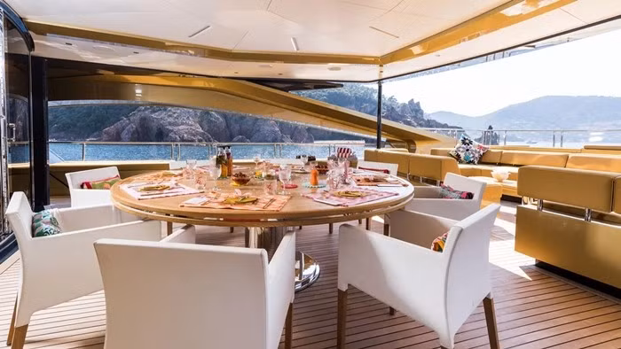 Mỗi phòng ngủ đều được đi kèm với một phòng tắm sang trọng, tiện nghi. Ảnh: Jeff Brown/Breed Media