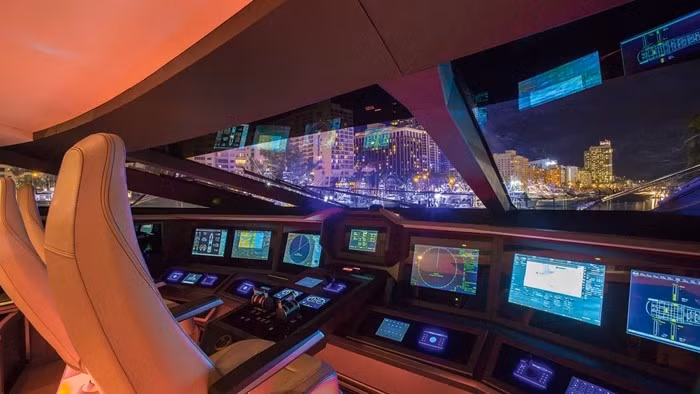 Buồng lái có tầm nhìn tuyệt đẹp. Ảnh: Jeff Brown/Breed Media