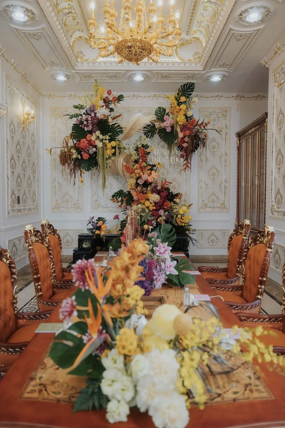 Một góc khác ngập hoa tươi trong biệt thự. Ảnh: @a.concept.sg