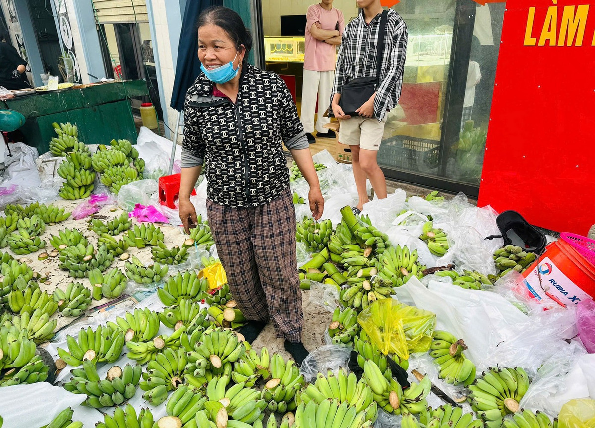 Giá chuối tăng cao trong ngày cận Tết.