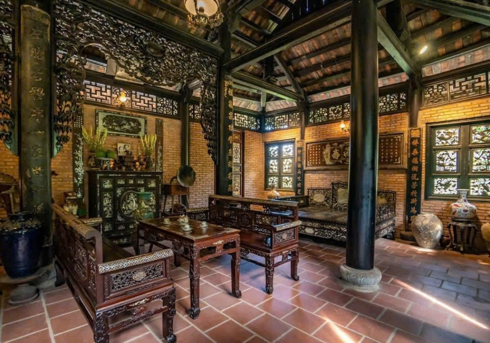 Khu nhà được Hoàng Mập dựng theo lối kiến trúc cổ của một ngôi nhà ở Nam Định cũ, nay là Ninh Bình. Ảnh: FBNV