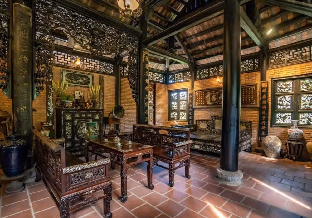 Khu nhà được Hoàng Mập dựng theo lối kiến trúc cổ của một ngôi nhà ở Nam Định cũ, nay là Ninh Bình. Ảnh: FBNV