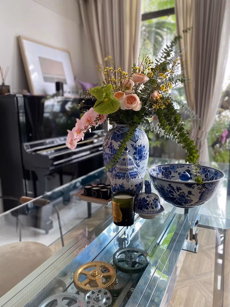 Bình hoa cho không gian nhà thêm tươi mới, sinh động. Ảnh: Vietnamnet