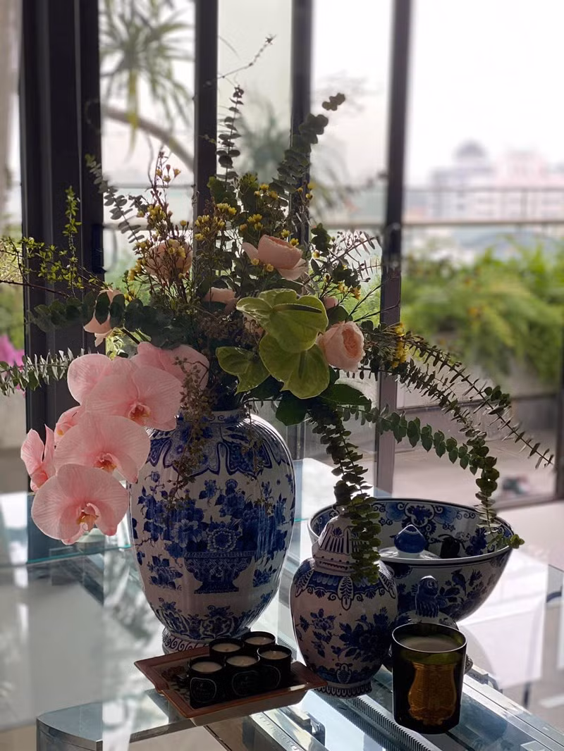 Bà xã của nam ca sĩ cũng thích nấu ăn, bày biện tiệc trà tại gia. Ảnh: Vietnamnet