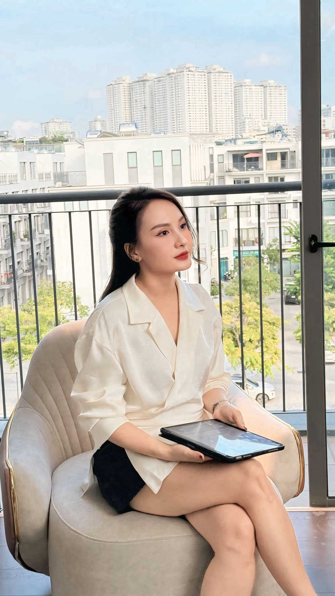 Bên cạnh sự nghiệp, Bảo Thanh còn khiến khán giả ngưỡng mộ bởi cuộc sống hôn nhân hạnh phúc và khối tài sản “khủng”. Chỉ trong vòng 4-5 năm, nữ diễn viên liên tục mua thêm bất động sản và sắm xe sang tiền tỷ. Ảnh: FB Bảo Thanh