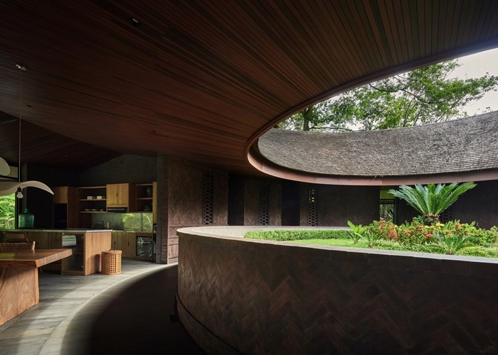 Khu bếp thiết kế mở mang lại sự thoải mái cho các hoạt động nấu nướng và tiếp đón khách. Ảnh: Worldarchidesign