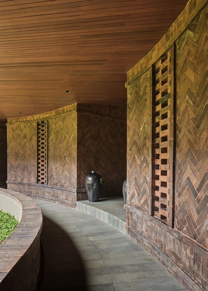 Bên trong biệt thự uốn lượn nhẹ nhàng, hài hòa với bố cục hình tròn. Ảnh: Worldarchidesign