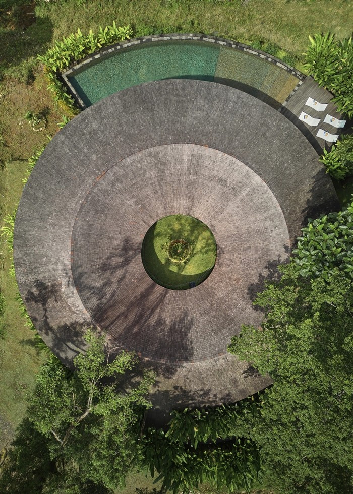 Mái nhà hình vòm tròn kết hợp không gian cảnh quan xung quanh, tạo cấu trúc hài hòa với thiên nhiên. Ảnh: Worldarchidesign