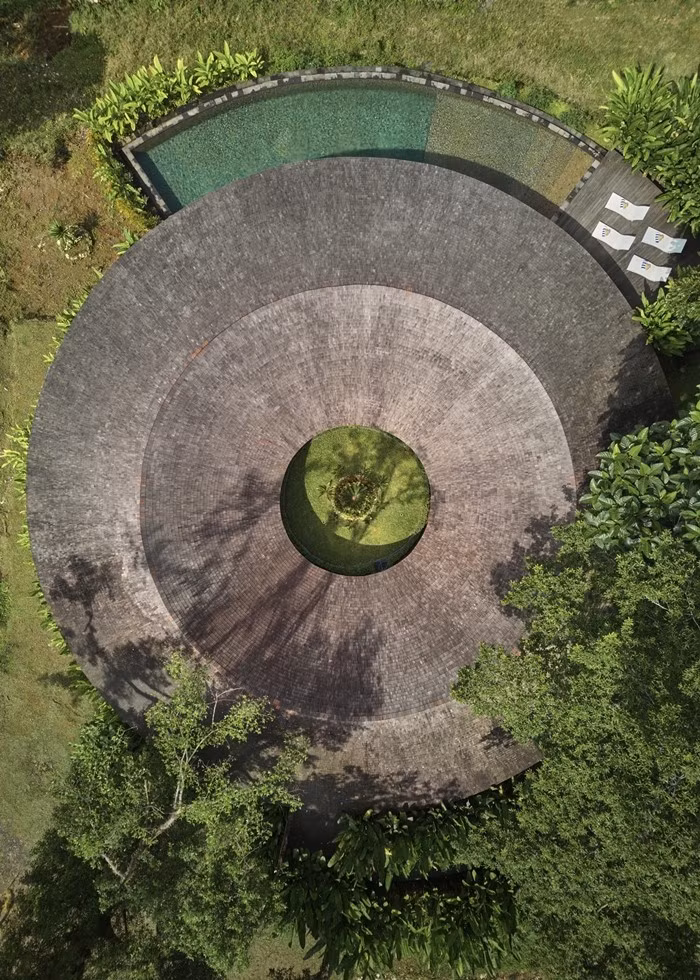 Mái nhà hình vòm tròn kết hợp không gian cảnh quan xung quanh, tạo cấu trúc hài hòa với thiên nhiên. Ảnh: Worldarchidesign