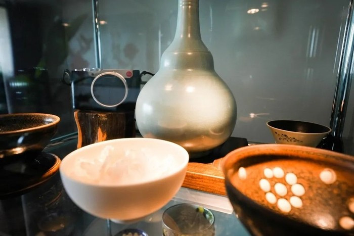 Những món đồ đều từ các thời đại, quốc gia khác nhau. Ảnh: Sina