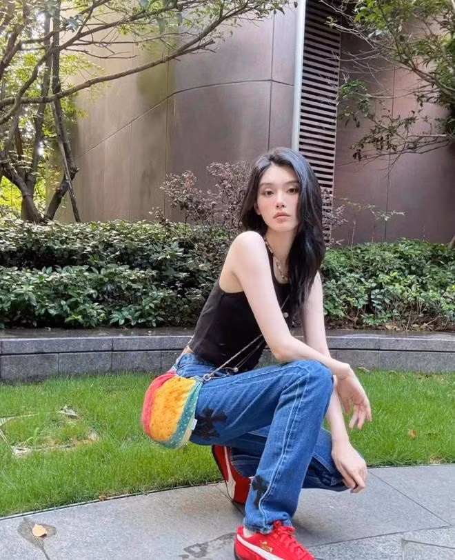 Đó là căn biệt thự thông tầng mang phong cách thiết kế tối giản nhưng không kém phần tinh xảo. Ảnh: 163