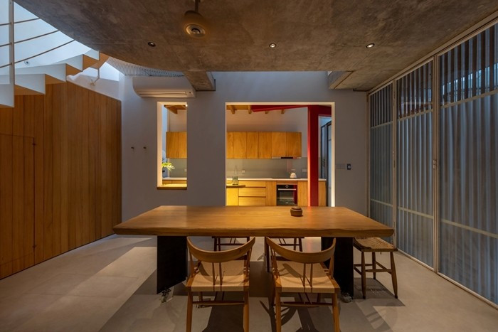 Cột thép đảm nhận vai trò chịu lực chính cho nhiều không gian như phòng trà, phòng khách, khu sinh hoạt chung, phòng ngủ trẻ em. Ảnh: Hoàng Lê